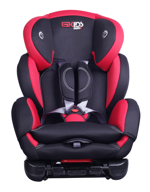 環球娃娃安全座椅紅黑色正面