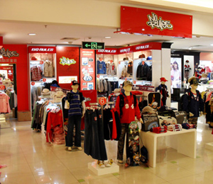 諾路斯時(shí)尚店面展示