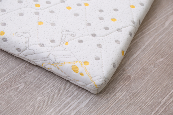 芬可嬰童床墊 海綿寶寶圖案 邊角細節