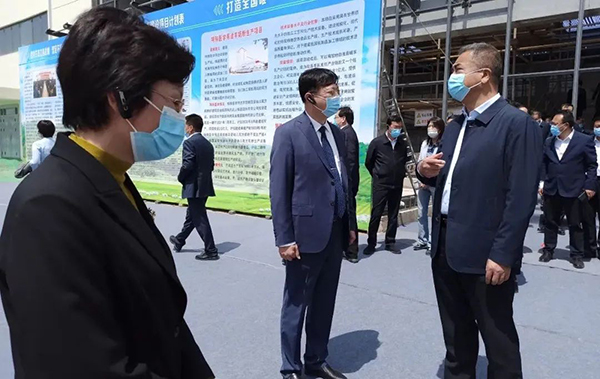 寶雞市委書記楊廣亭領導一行參觀和氏特殊醫學配方羊奶粉生產線項目.jpg 寶雞市委書記楊廣亭領導一行參觀和氏特殊醫學配方羊奶粉生產線項目.jpg