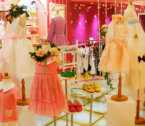 笛莎童裝店面展示
