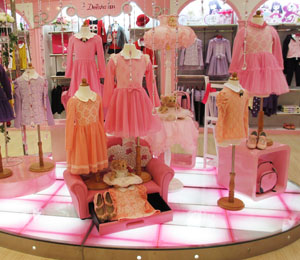 笛莎童裝店面展示