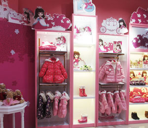 笛莎童裝店面展示