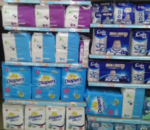 美士多紙尿褲產(chǎn)品展架