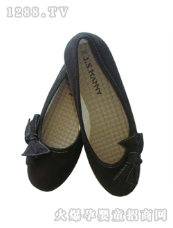 ���ĺ�ɫ�ЋD����Ь