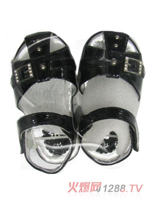 �{���`ɯ���ܺ�ɫͯЬ